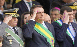 Tribunal militar nega pedido pra cassar patente de Jair Bolsonaro