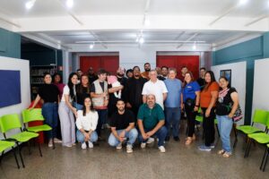 O Senador Izalci Lucas visita a Cia. Lábios da Lua onde foi recepcionado pelo presidente e pela equipe do Projeto Grooveonline Prevenção