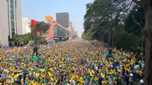 Em São Paulo o evento de 7 de Setembro conta com a presença de Flávio Bolsonaro e tem um enorme público