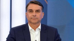 A poucos dias do 2º turno, o que realmente pesa contra Flávio Bolsonaro?