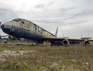 Avião abandonado no aeroporto de Manaus está cada vez mais perto de voltar para seu primeiro operador